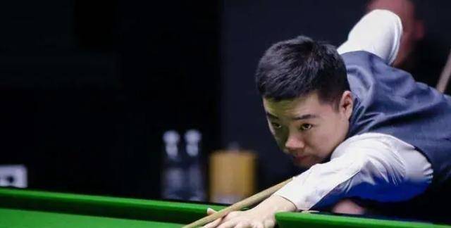 纷纷带着孩 纷纷带着孩